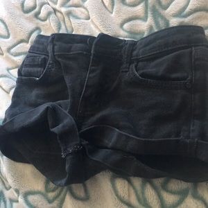 This is a simple black short.